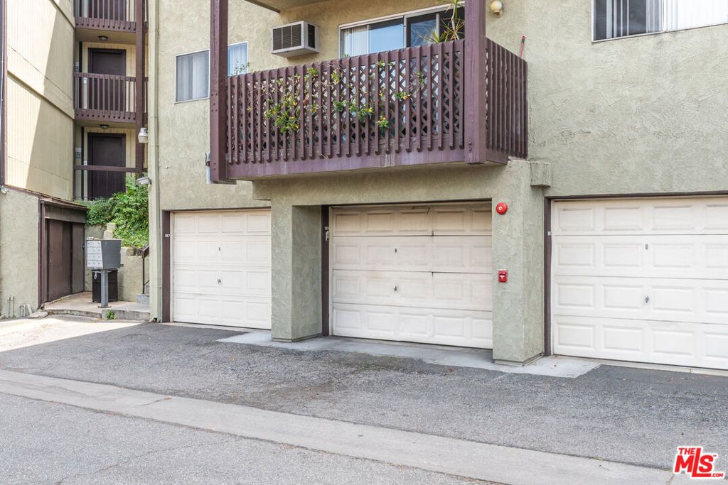 Image 37 of property listing at 5870 Benner Street 304, Los Angeles, CA 90042