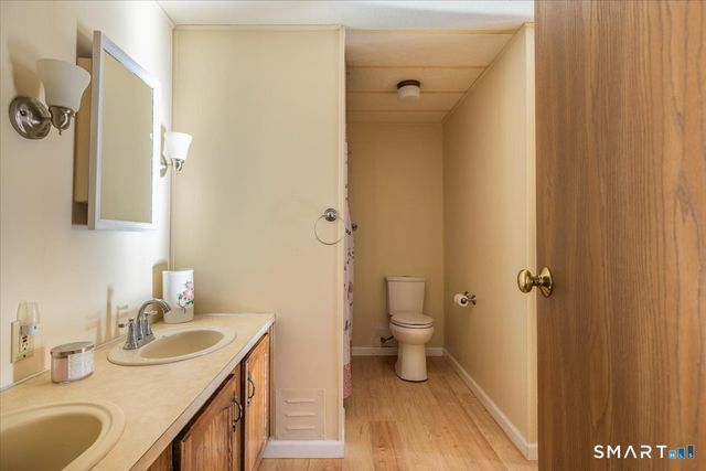 10 Woodland Park, Shelton, CT 06484