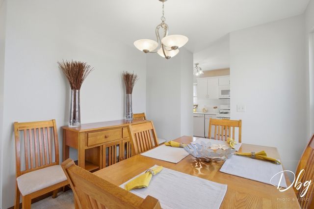 7 E Dahlia Lane, Round Lake Beach, IL 60073