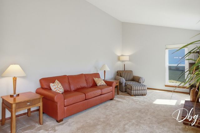 7 E Dahlia Lane, Round Lake Beach, IL 60073