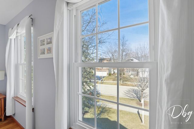 7 E Dahlia Lane, Round Lake Beach, IL 60073