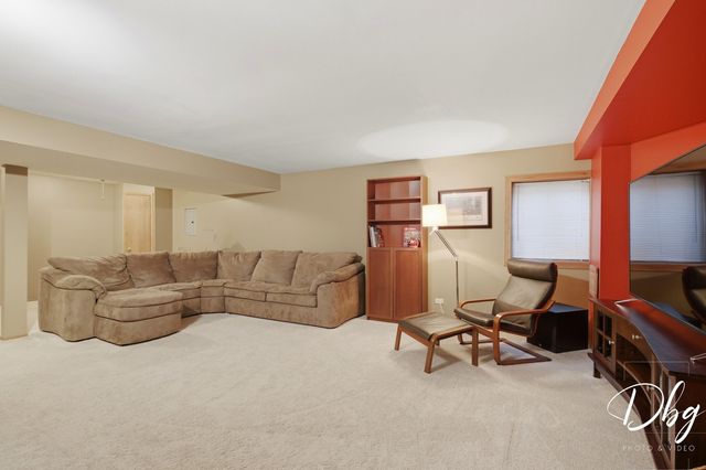 7 E Dahlia Lane, Round Lake Beach, IL 60073