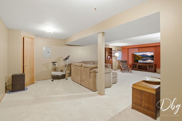 7 E Dahlia Lane, Round Lake Beach, IL 60073