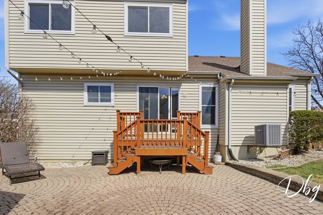 7 E Dahlia Lane, Round Lake Beach, IL 60073