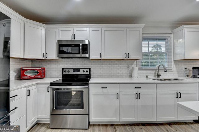 4087 Signal Ridge SW, Lilburn, GA 30047