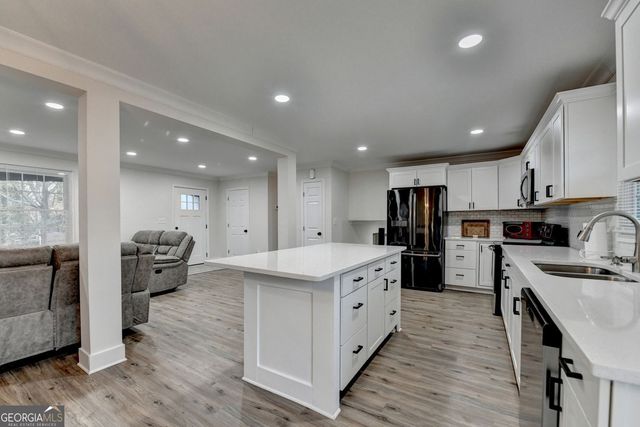 4087 Signal Ridge SW, Lilburn, GA 30047