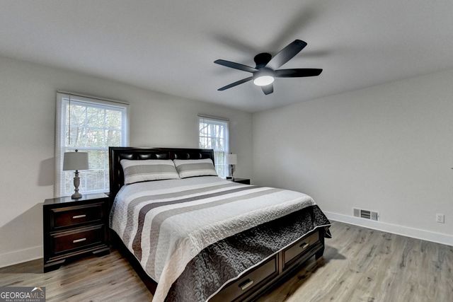 4087 Signal Ridge SW, Lilburn, GA 30047