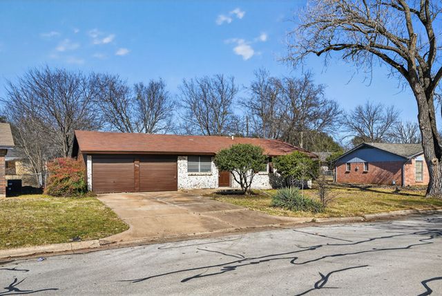 404 Nathan Street, Burleson, TX 76028