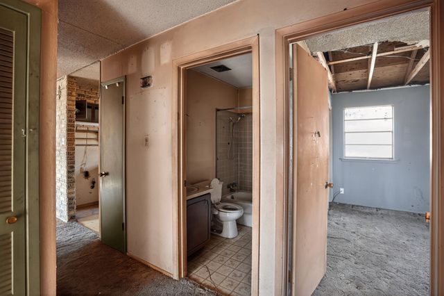 404 Nathan Street, Burleson, TX 76028