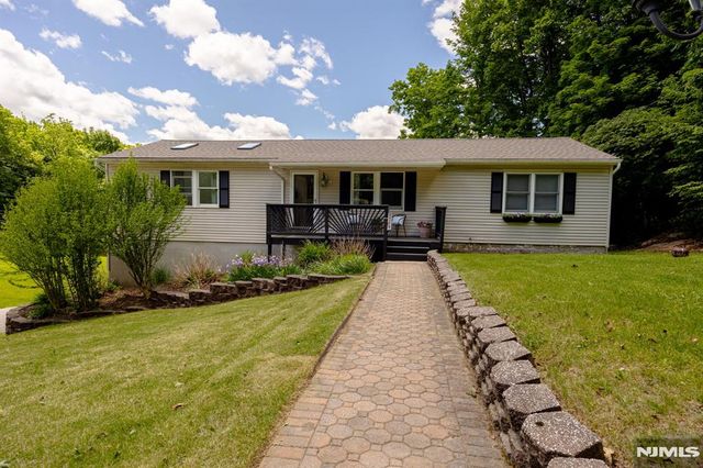 1 Bantry Court, Vernon, NJ 07422