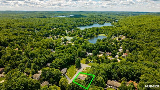 1 Bantry Court, Vernon, NJ 07422