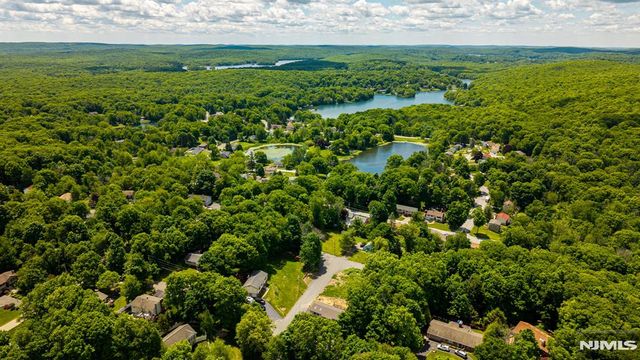 1 Bantry Court, Vernon, NJ 07422
