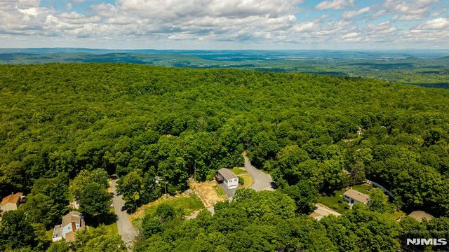 1 Bantry Court, Vernon, NJ 07422