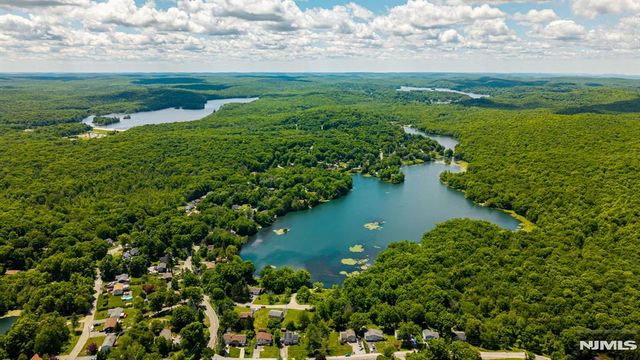 1 Bantry Court, Vernon, NJ 07422