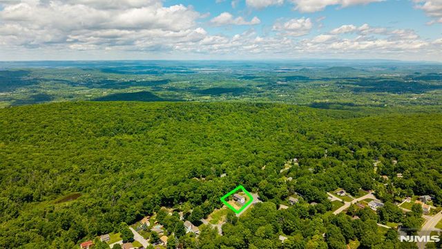 1 Bantry Court, Vernon, NJ 07422