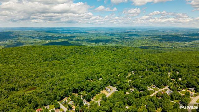 1 Bantry Court, Vernon, NJ 07422