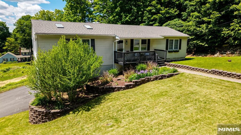 1 Bantry Court, Vernon, NJ 07422