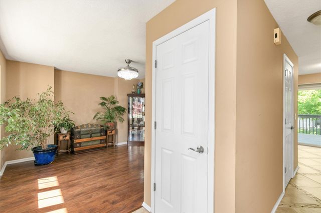 6814 NW 56th Street, Johnston, IA 50131