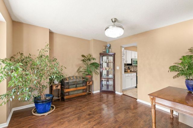 6814 NW 56th Street, Johnston, IA 50131