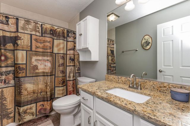 6814 NW 56th Street, Johnston, IA 50131