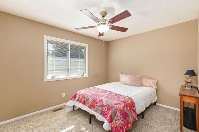 6814 NW 56th Street, Johnston, IA 50131