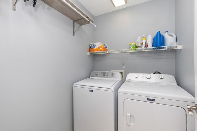 6814 NW 56th Street, Johnston, IA 50131