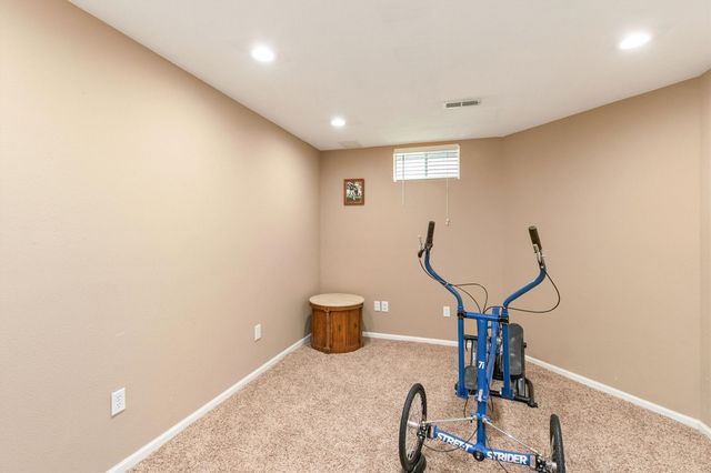 6814 NW 56th Street, Johnston, IA 50131