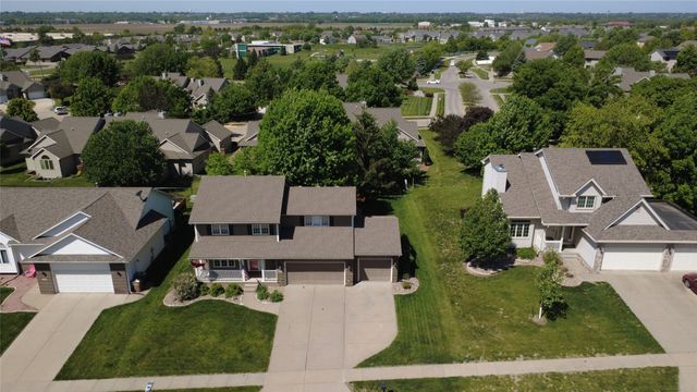 6814 NW 56th Street, Johnston, IA 50131