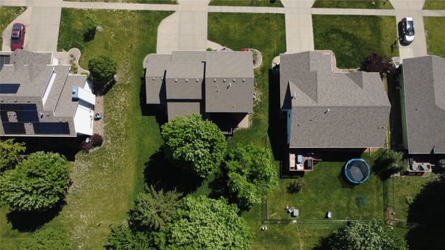 6814 NW 56th Street, Johnston, IA 50131