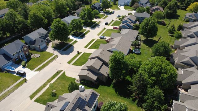 6814 NW 56th Street, Johnston, IA 50131