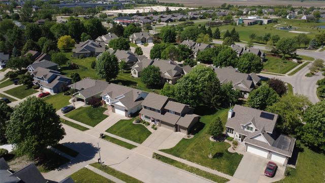 6814 NW 56th Street, Johnston, IA 50131