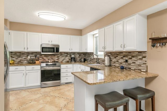 6814 NW 56th Street, Johnston, IA 50131