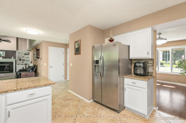6814 NW 56th Street, Johnston, IA 50131