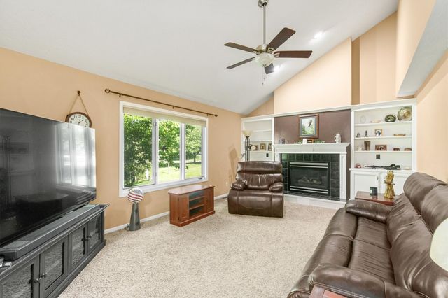 6814 NW 56th Street, Johnston, IA 50131