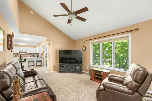 6814 NW 56th Street, Johnston, IA 50131