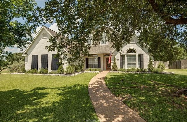 701 Putter Court, College Station, TX 77845