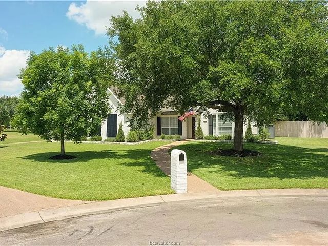 701 Putter Court, College Station, TX 77845