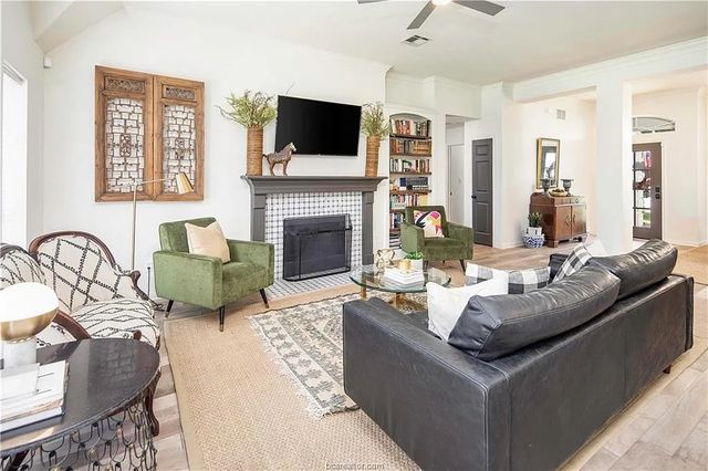 701 Putter Court, College Station, TX 77845