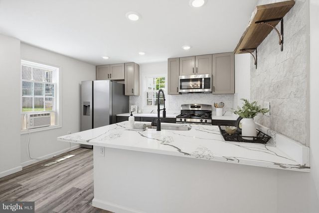 14 N LOCUST ST, Lititz, PA 17543
