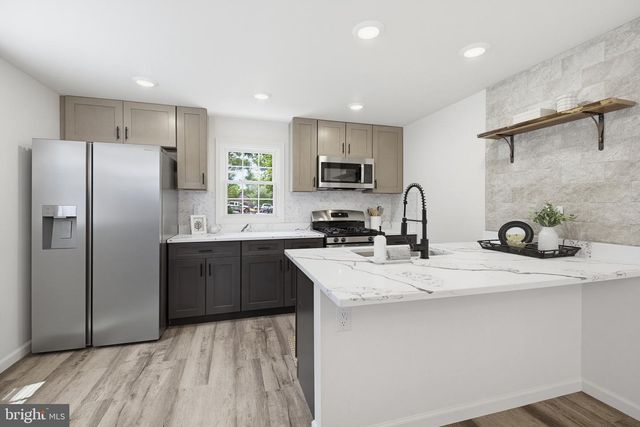 14 N LOCUST ST, Lititz, PA 17543