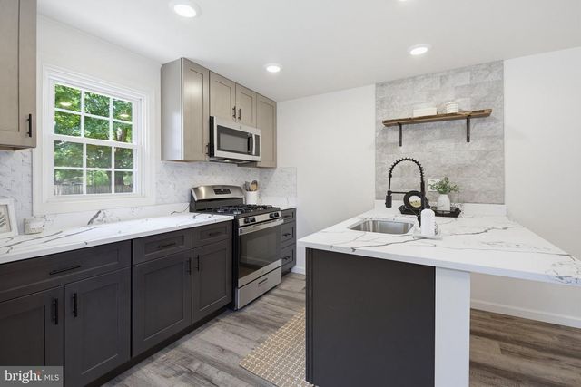 14 N LOCUST ST, Lititz, PA 17543