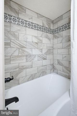 14 N LOCUST ST, Lititz, PA 17543