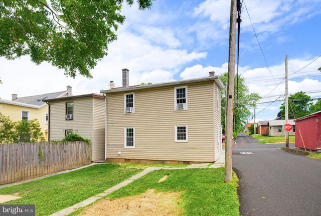 14 N LOCUST ST, Lititz, PA 17543