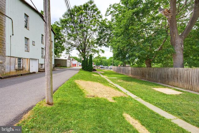 14 N LOCUST ST, Lititz, PA 17543