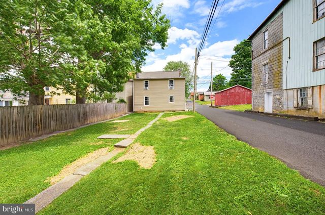 14 N LOCUST ST, Lititz, PA 17543