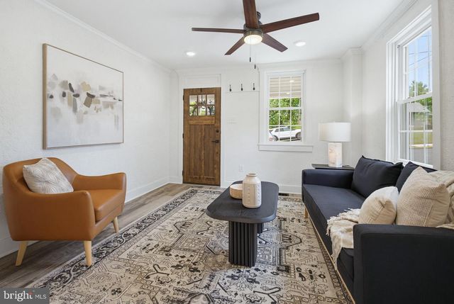 14 N LOCUST ST, Lititz, PA 17543