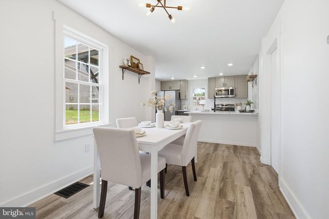 14 N LOCUST ST, Lititz, PA 17543