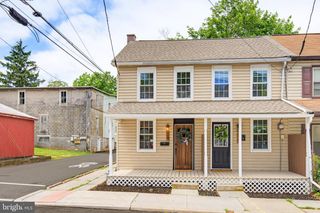 14 N LOCUST ST, Lititz, PA 17543