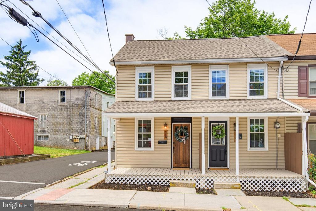 14 N LOCUST ST, Lititz, PA 17543