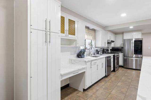 27 Lyman Rd, Framingham, MA 01701